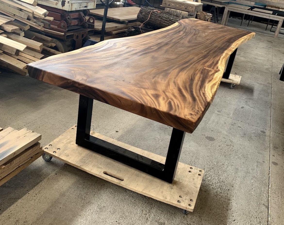 Tuintafel hout meubel zwart onderstel